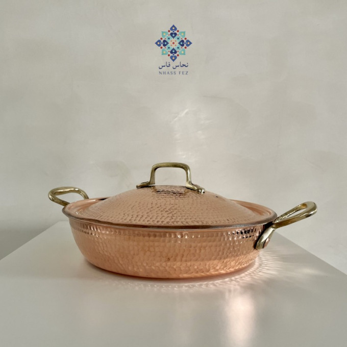Two-handled-frying-pan-with-pure-copper-lid